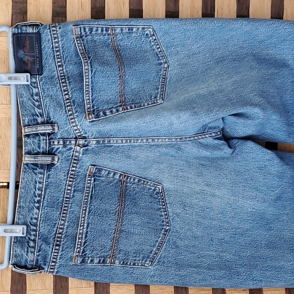 Tommy Bahama 35/31 relaxed jeans